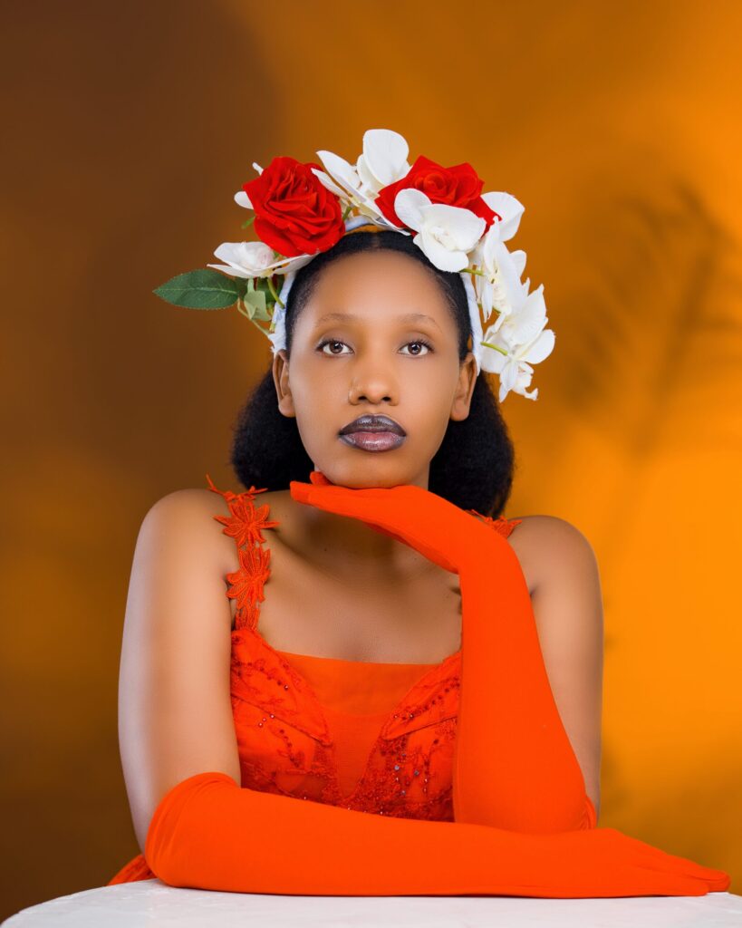 Umuramyi Rwema Tessy yashyinze hanze indirimbo ye ya mbere “Nza”.